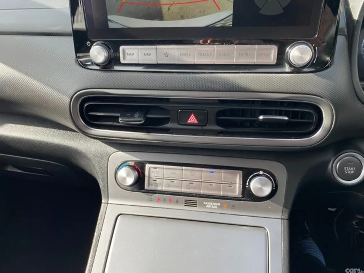 Hyundai KONA Hatchback, Electric, 2023, White