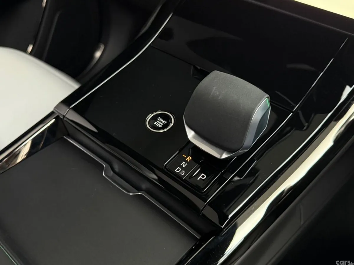 Land Rover Range Rover Sport SUV, Petrol Plug-in Hybrid, 2026, Green