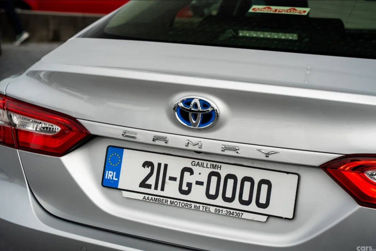 Toyota Camry Saloon, Petrol Hybrid, 2021, Silver