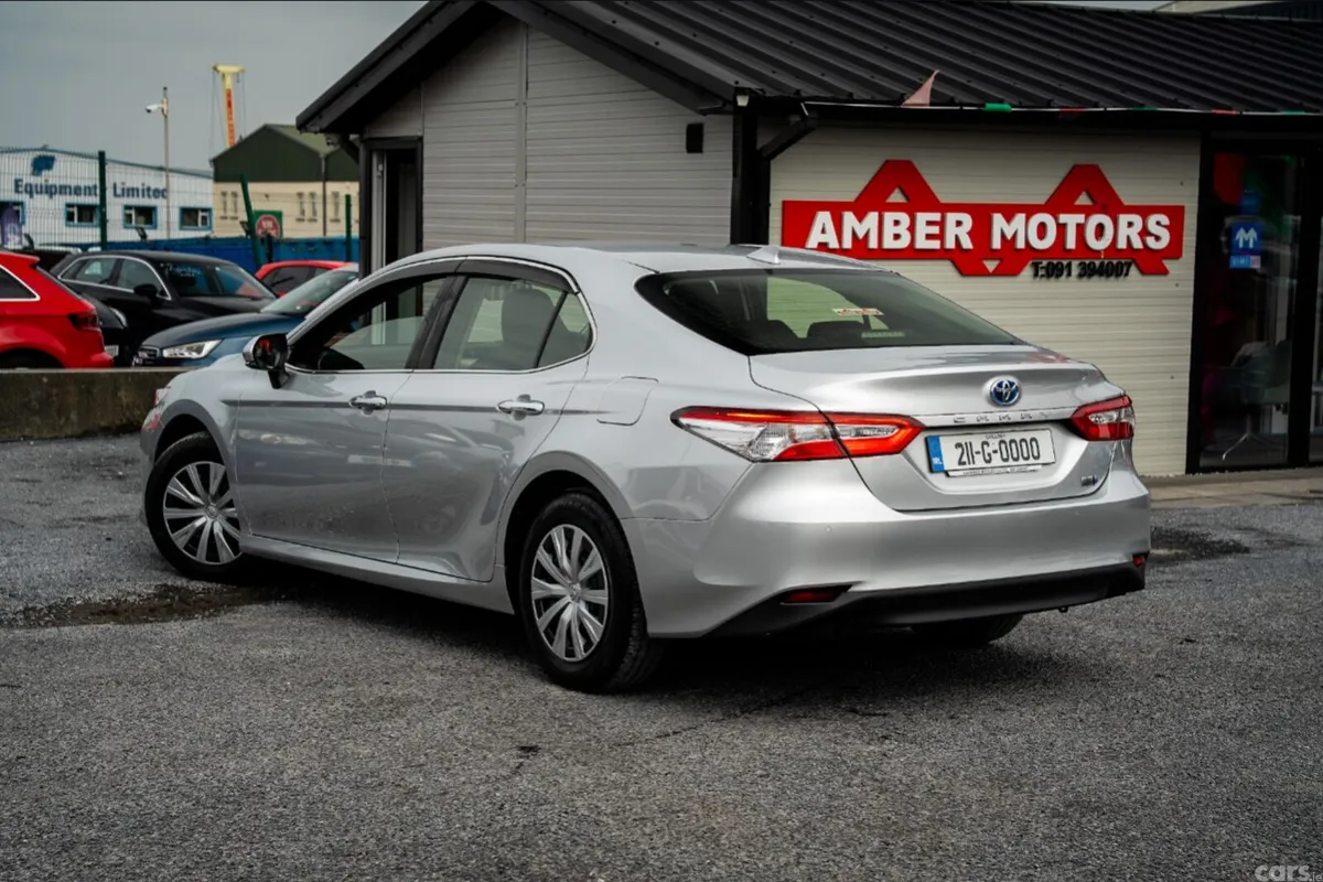Toyota Camry Saloon, Petrol Hybrid, 2021, Silver