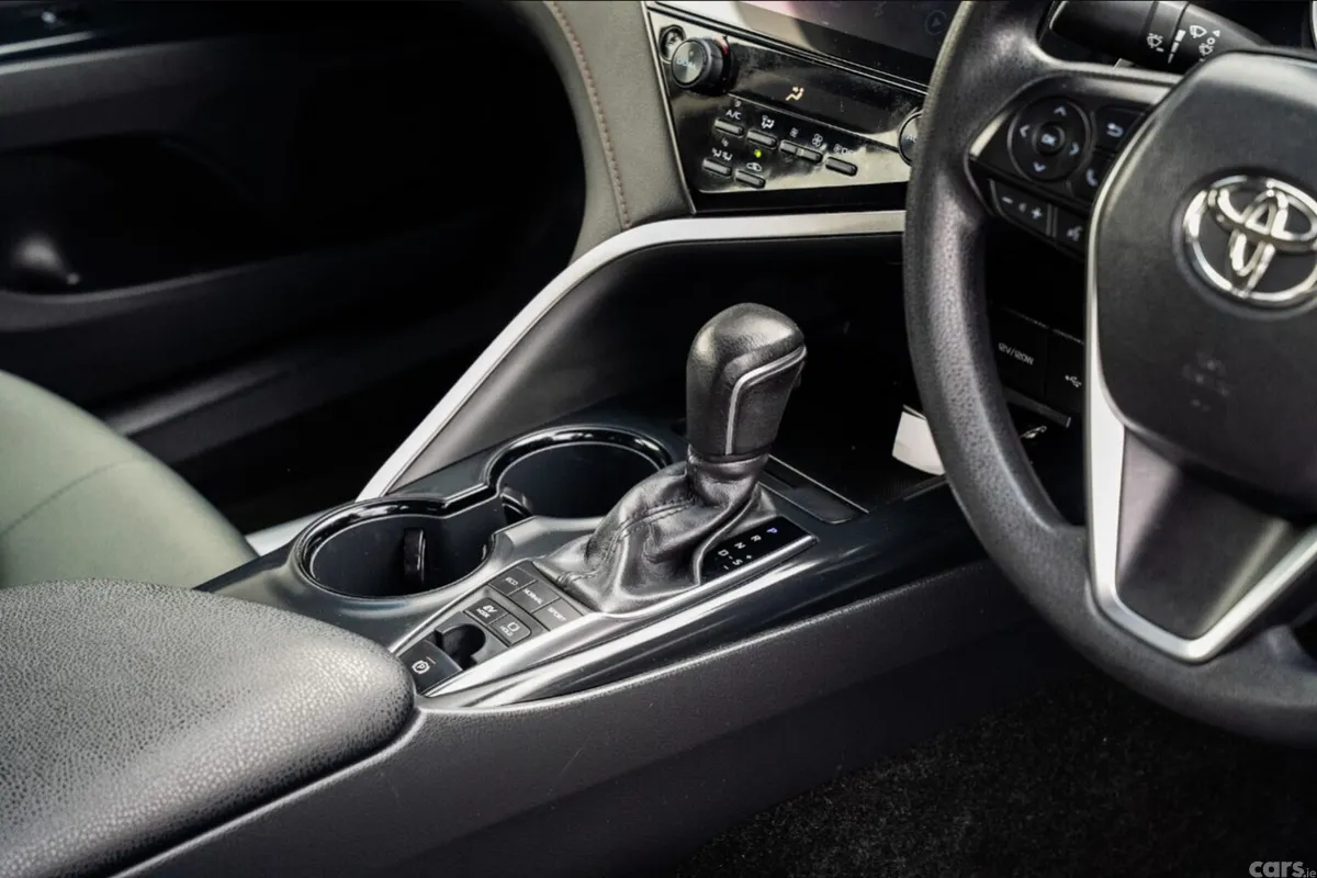Toyota Camry Saloon, Petrol Hybrid, 2021, Silver