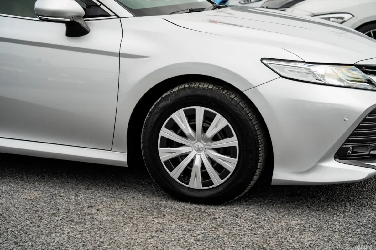 Toyota Camry Saloon, Petrol Hybrid, 2021, Silver