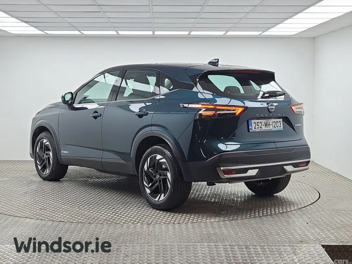 Nissan Qashqai MPV, Petrol Hybrid, 2025, Green