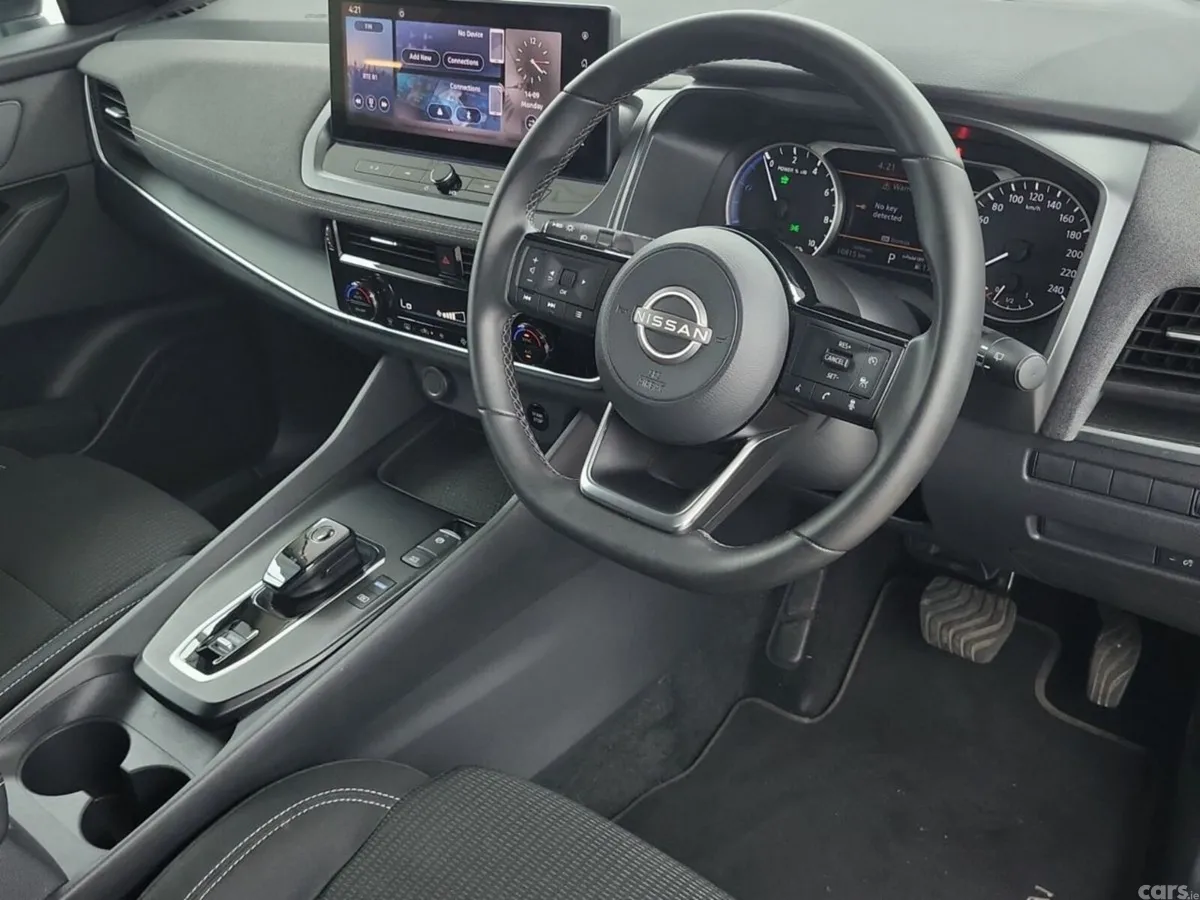 Nissan Qashqai MPV, Petrol Hybrid, 2025, Green