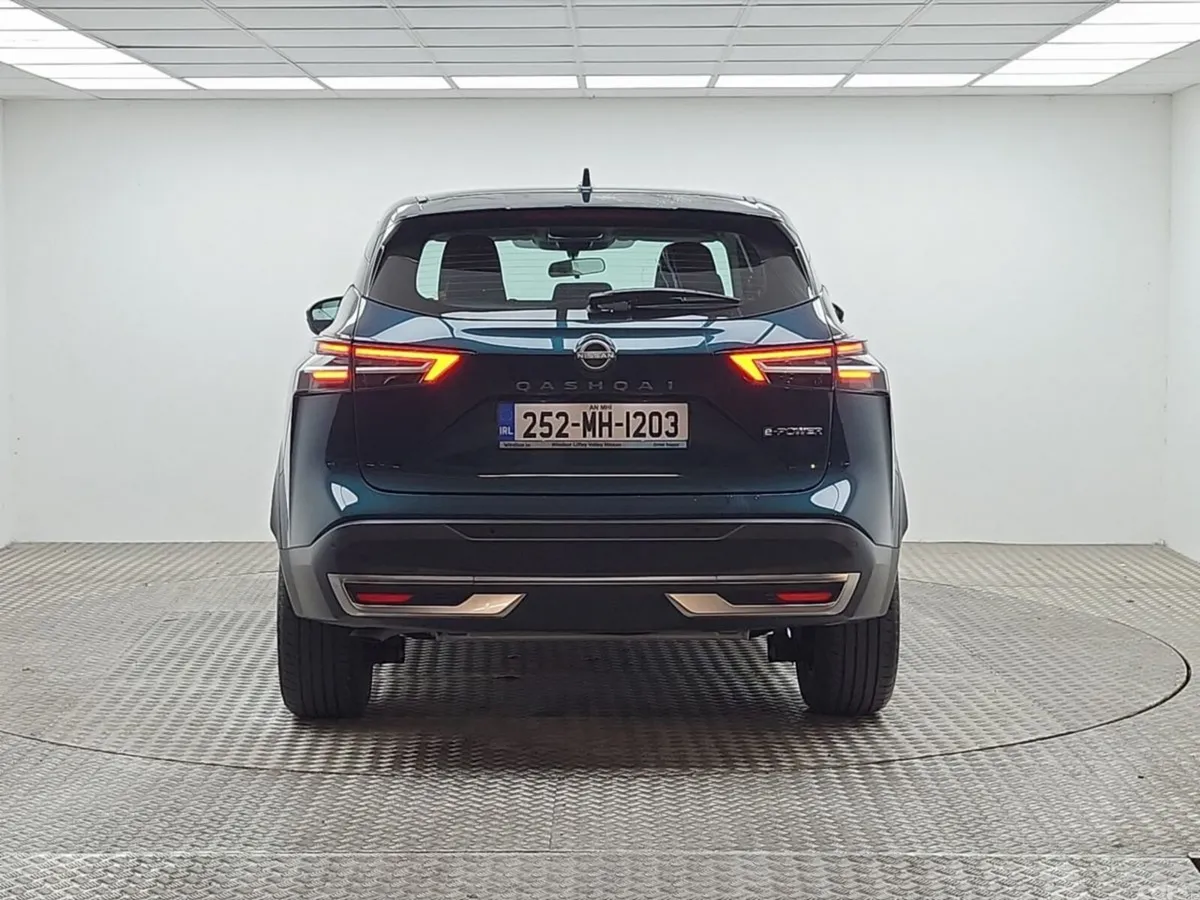 Nissan Qashqai MPV, Petrol Hybrid, 2025, Green