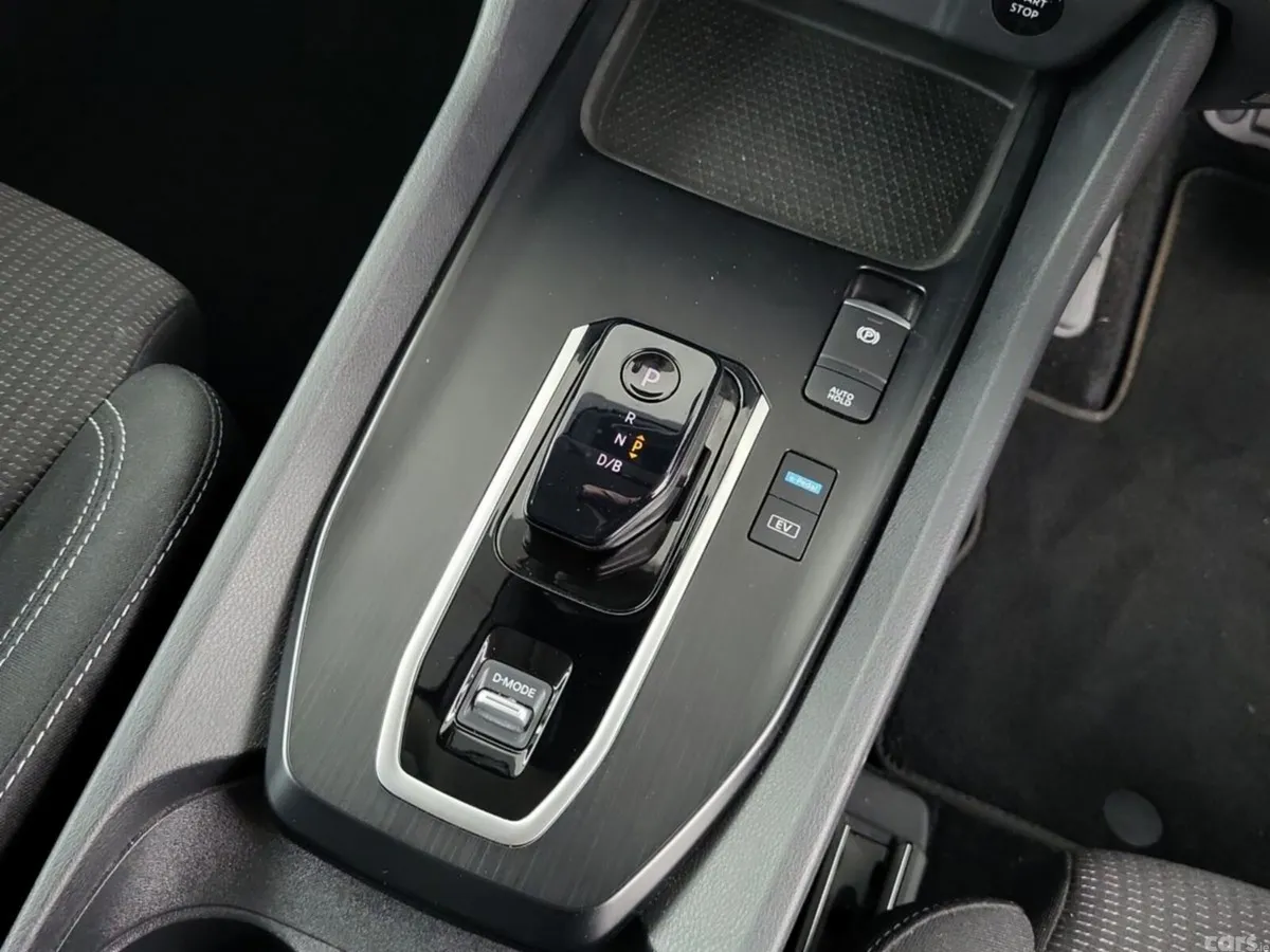 Nissan Qashqai MPV, Petrol Hybrid, 2025, Green