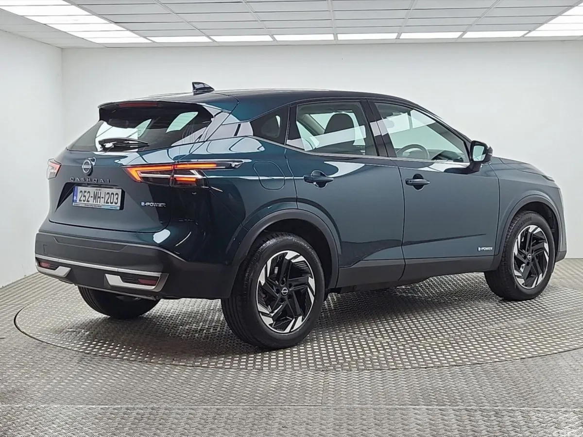 Nissan Qashqai MPV, Petrol Hybrid, 2025, Green