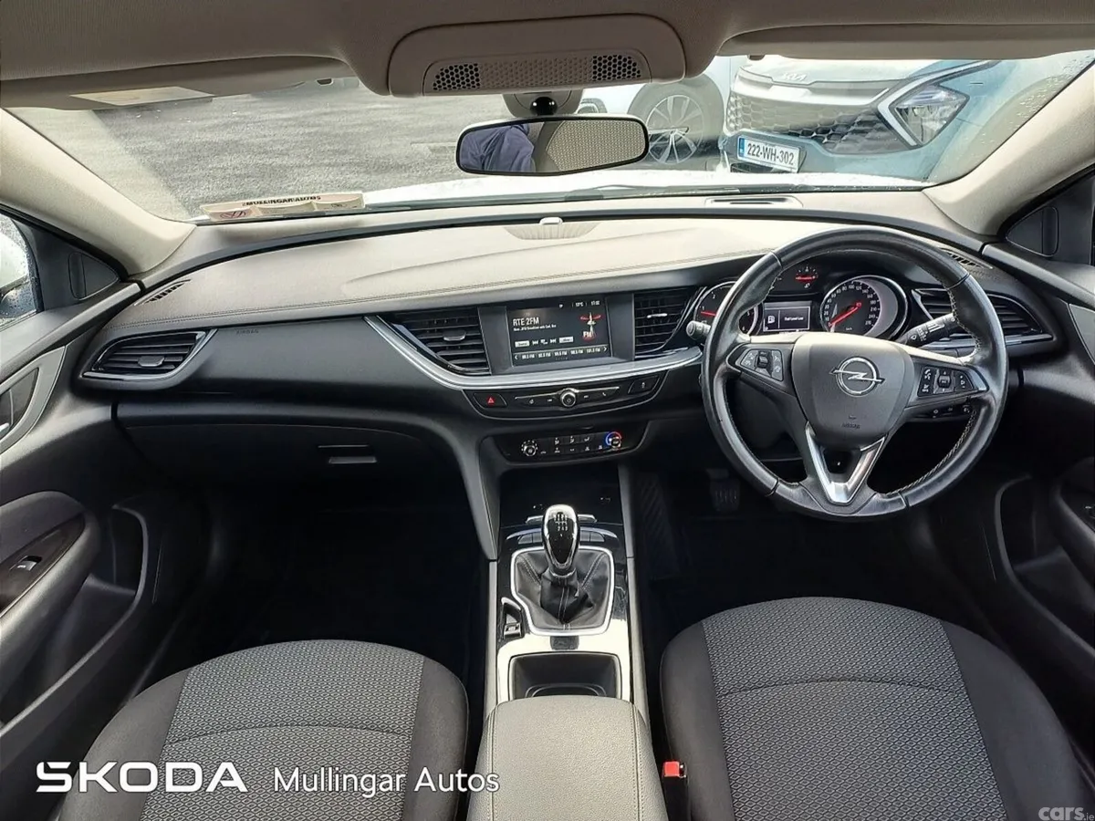 Opel Insignia Hatchback, Diesel, 2018, White