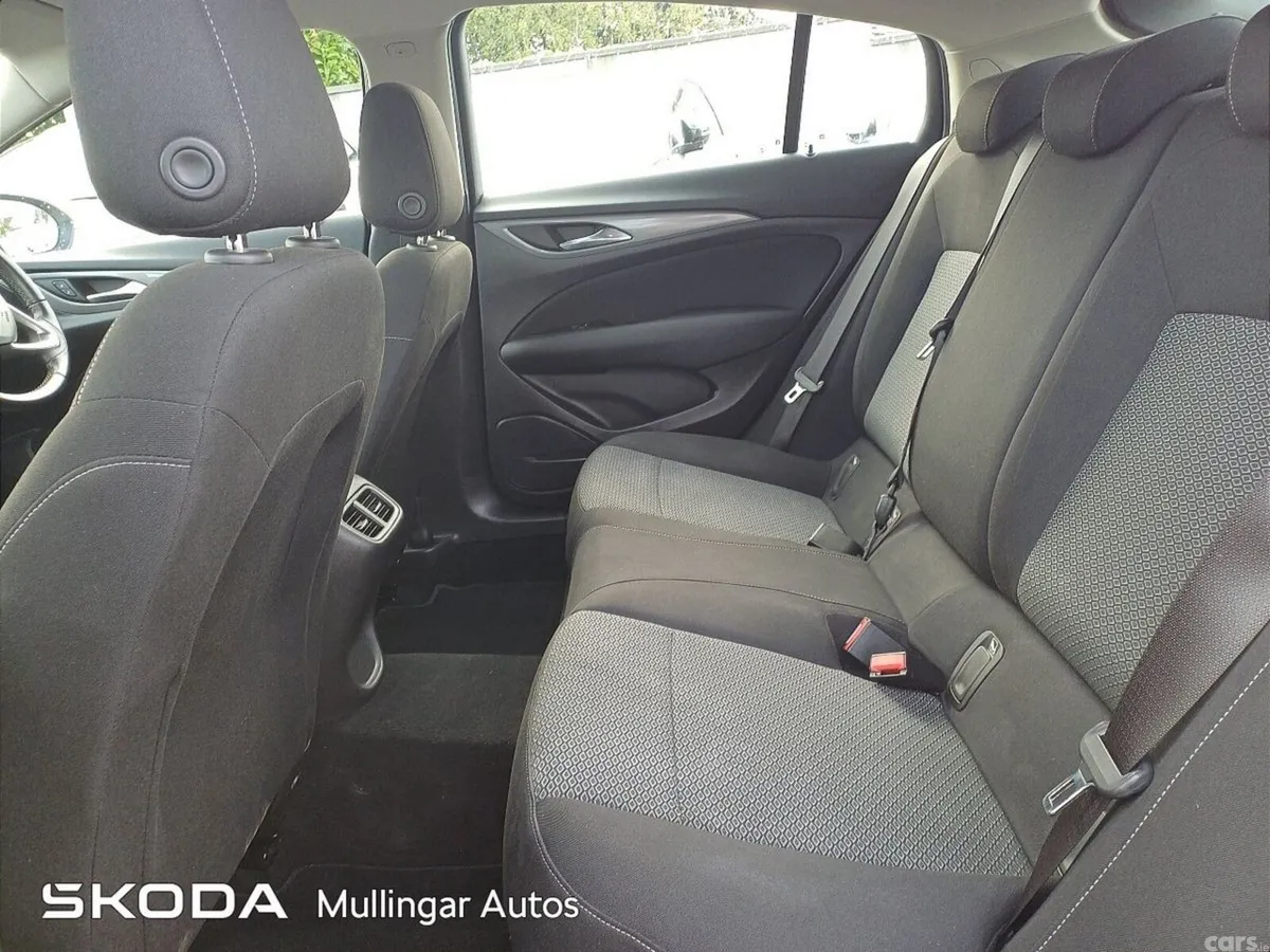 Opel Insignia Hatchback, Diesel, 2018, White