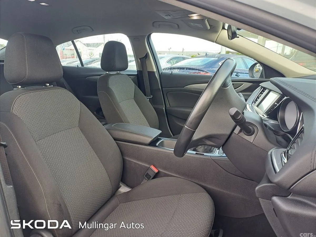 Opel Insignia Hatchback, Diesel, 2018, White