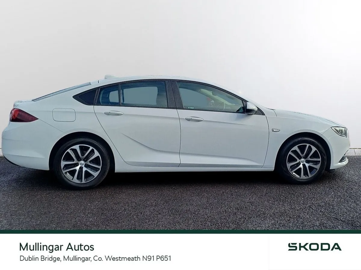 Opel Insignia Hatchback, Diesel, 2018, White