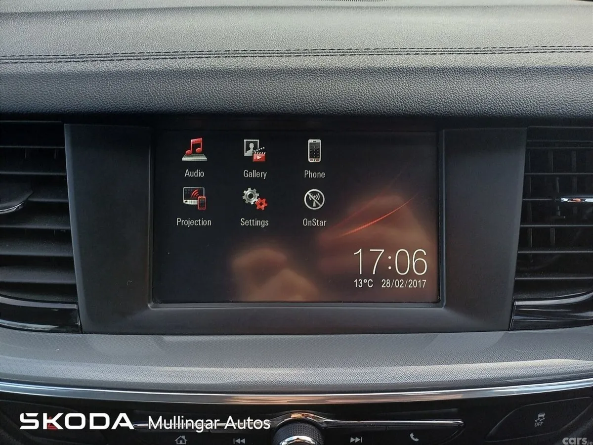 Opel Insignia Hatchback, Diesel, 2018, White