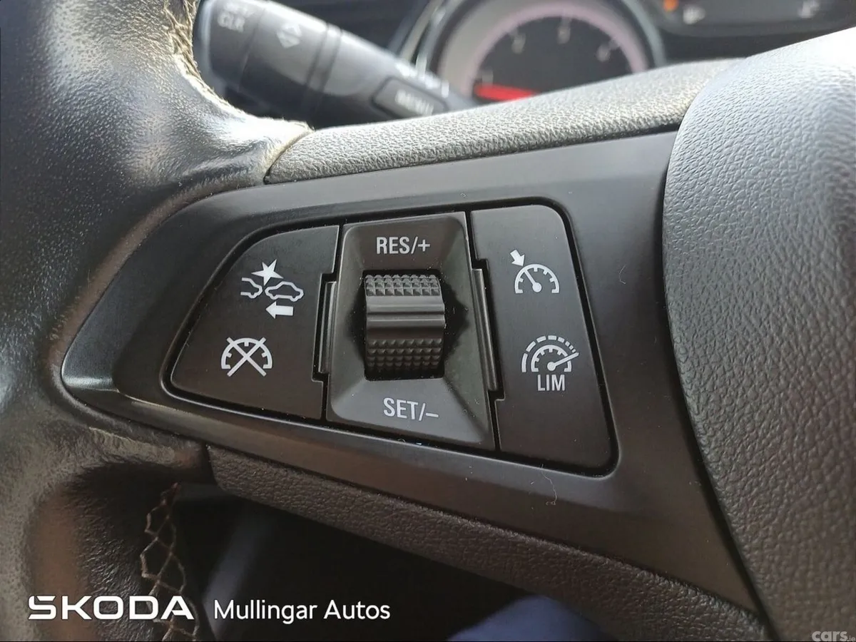 Opel Insignia Hatchback, Diesel, 2018, White