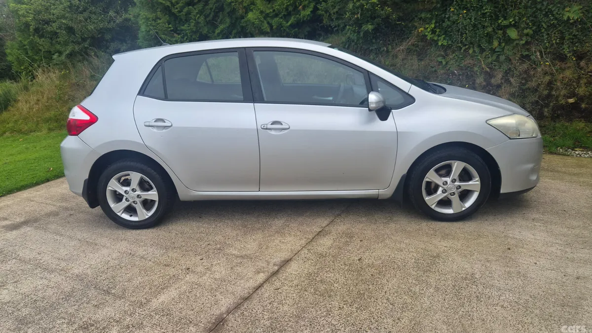 Toyota Auris Hatchback, Diesel, 2010, Silver