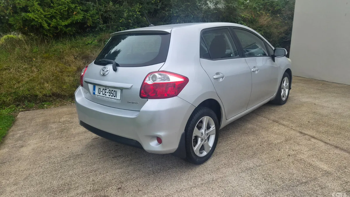 Toyota Auris Hatchback, Diesel, 2010, Silver