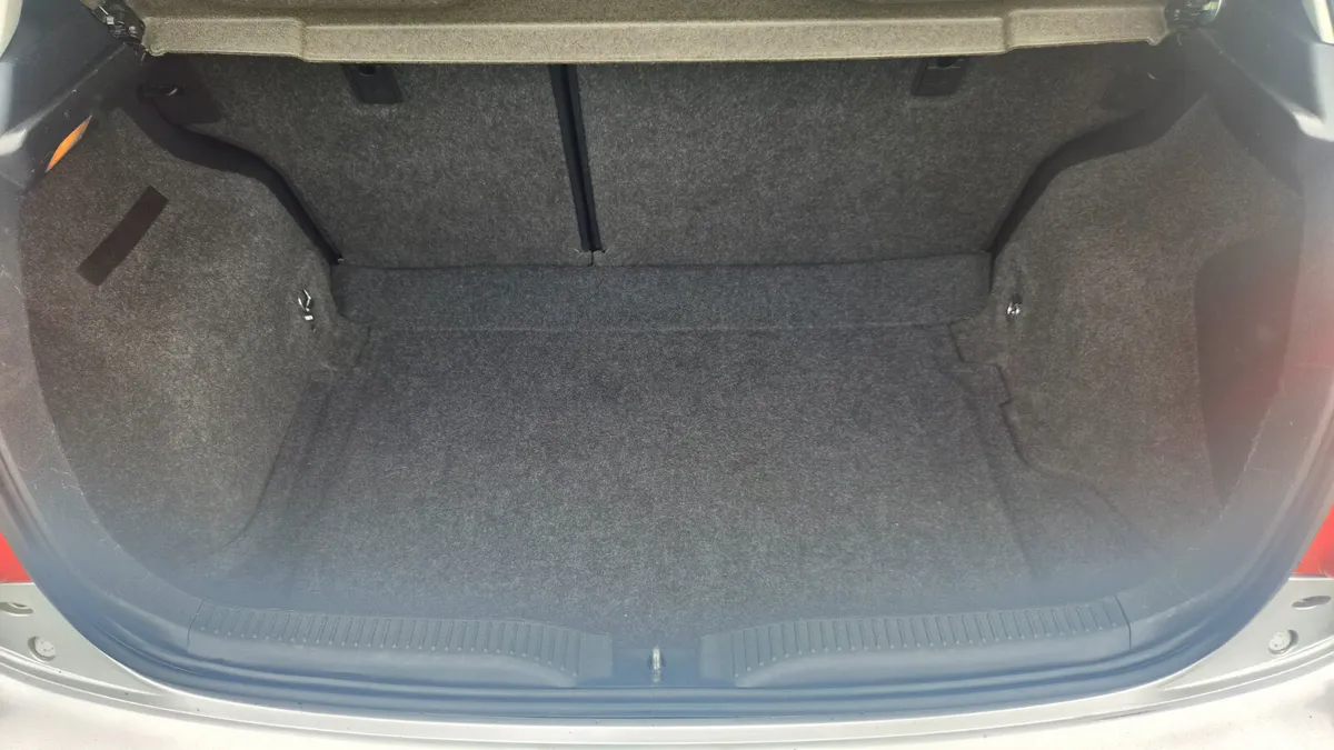 Toyota Auris Hatchback, Diesel, 2010, Silver