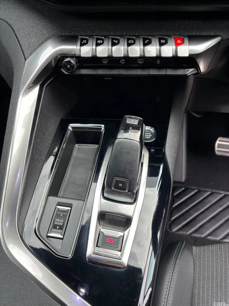 Peugeot 3008 MPV, Diesel, 2023, Red
