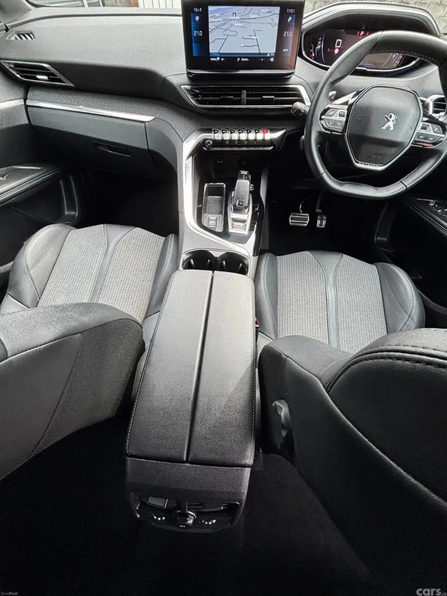 Peugeot 3008 MPV, Diesel, 2023, Red