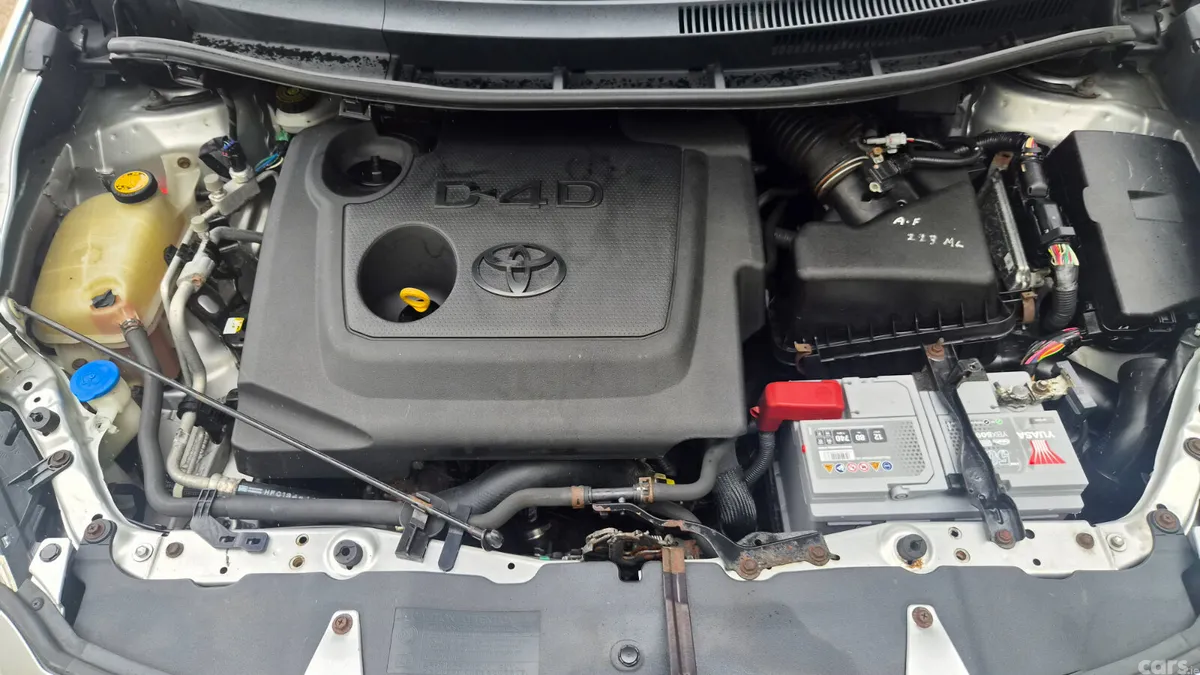 Toyota Auris Hatchback, Diesel, 2010, Silver