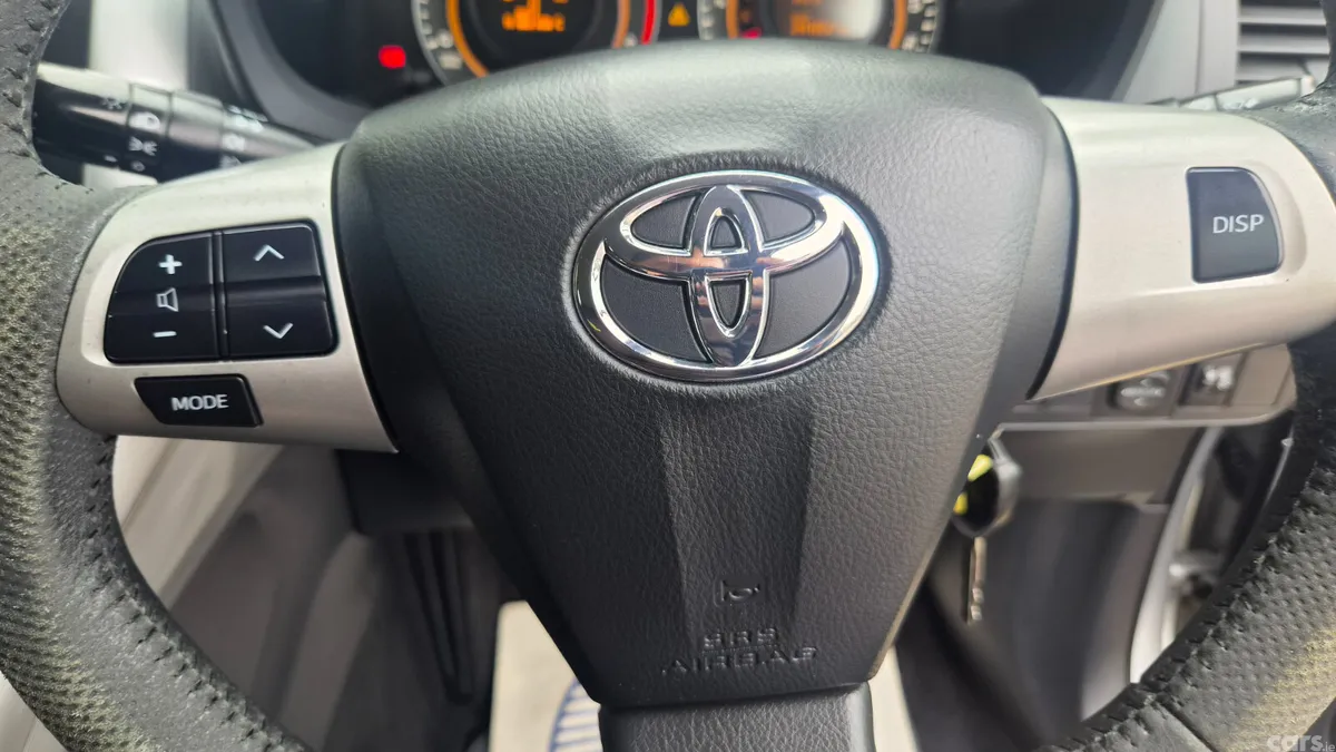 Toyota Auris Hatchback, Diesel, 2010, Silver