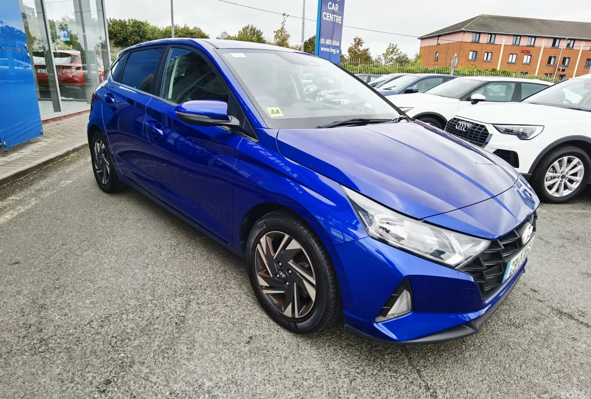 Hyundai i20 Hatchback, Petrol, 2023, Blue