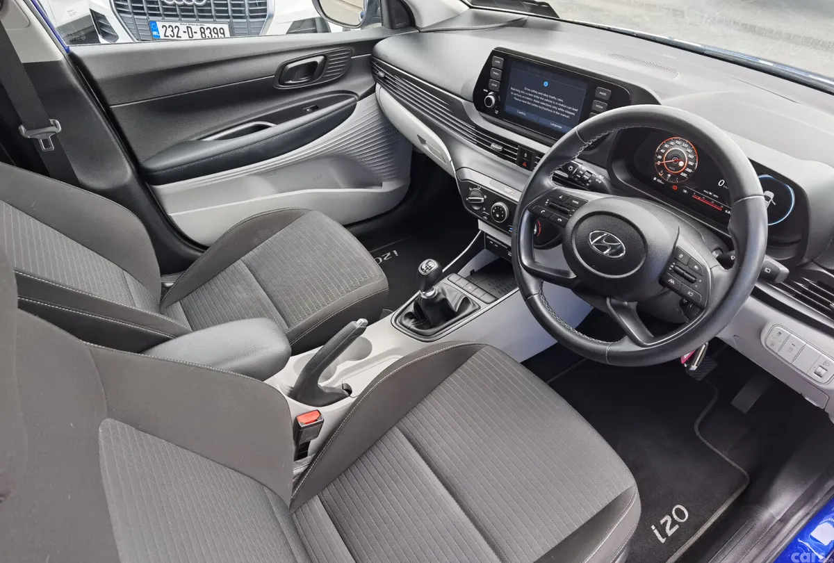Hyundai i20 Hatchback, Petrol, 2023, Blue