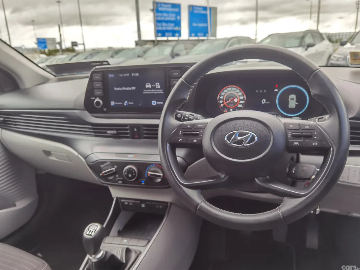Hyundai i20 Hatchback, Petrol, 2023, Blue
