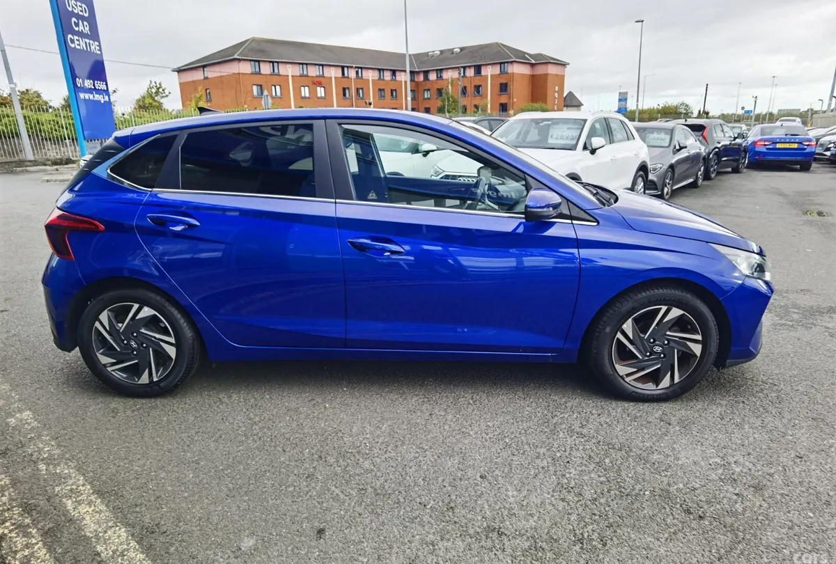 Hyundai i20 Hatchback, Petrol, 2023, Blue