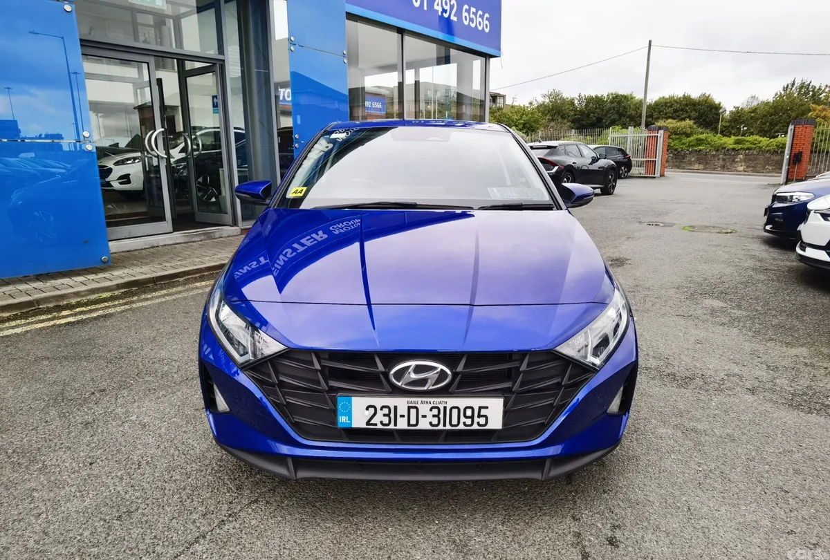 Hyundai i20 Hatchback, Petrol, 2023, Blue