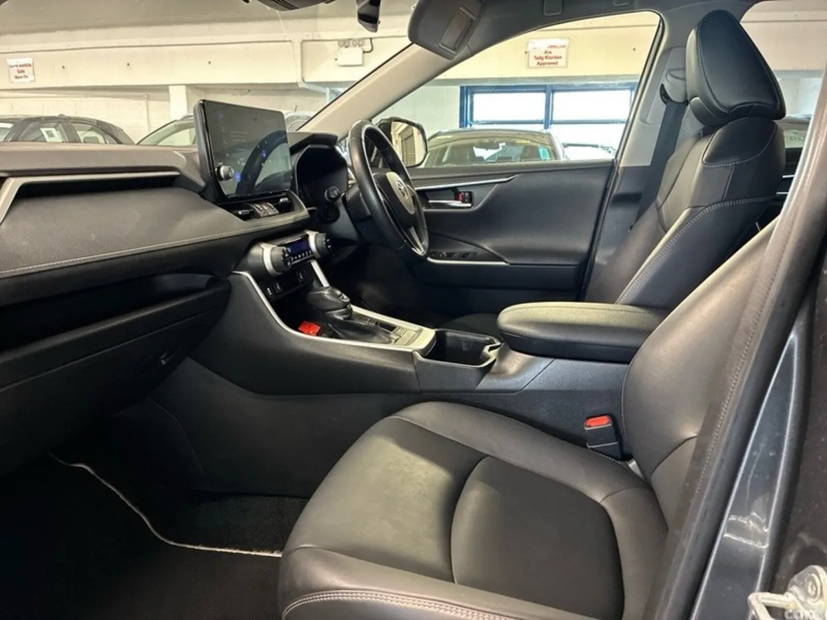 Toyota RAV4 SUV, Petrol Hybrid, 2023, Grey