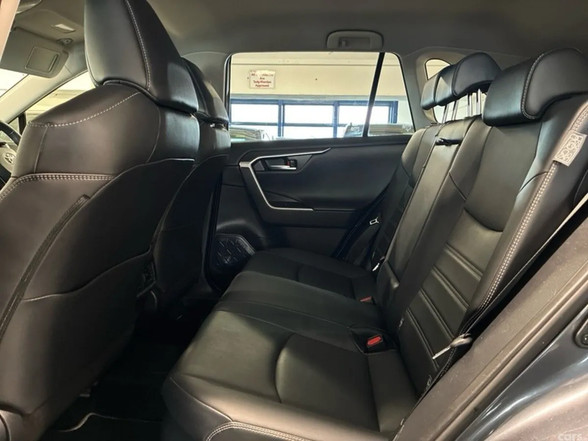 Toyota RAV4 SUV, Petrol Hybrid, 2023, Grey