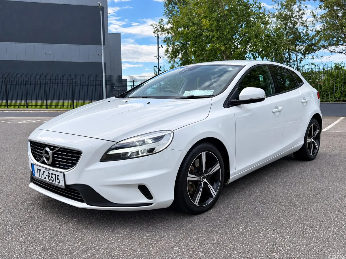 Volvo V40 Hatchback, Diesel, 2017, White
