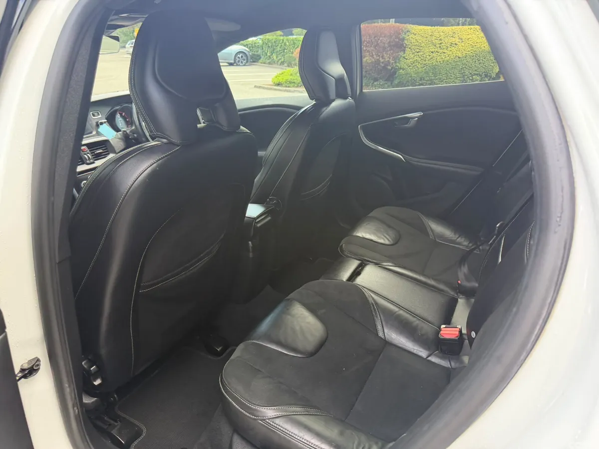 Volvo V40 Hatchback, Diesel, 2017, White