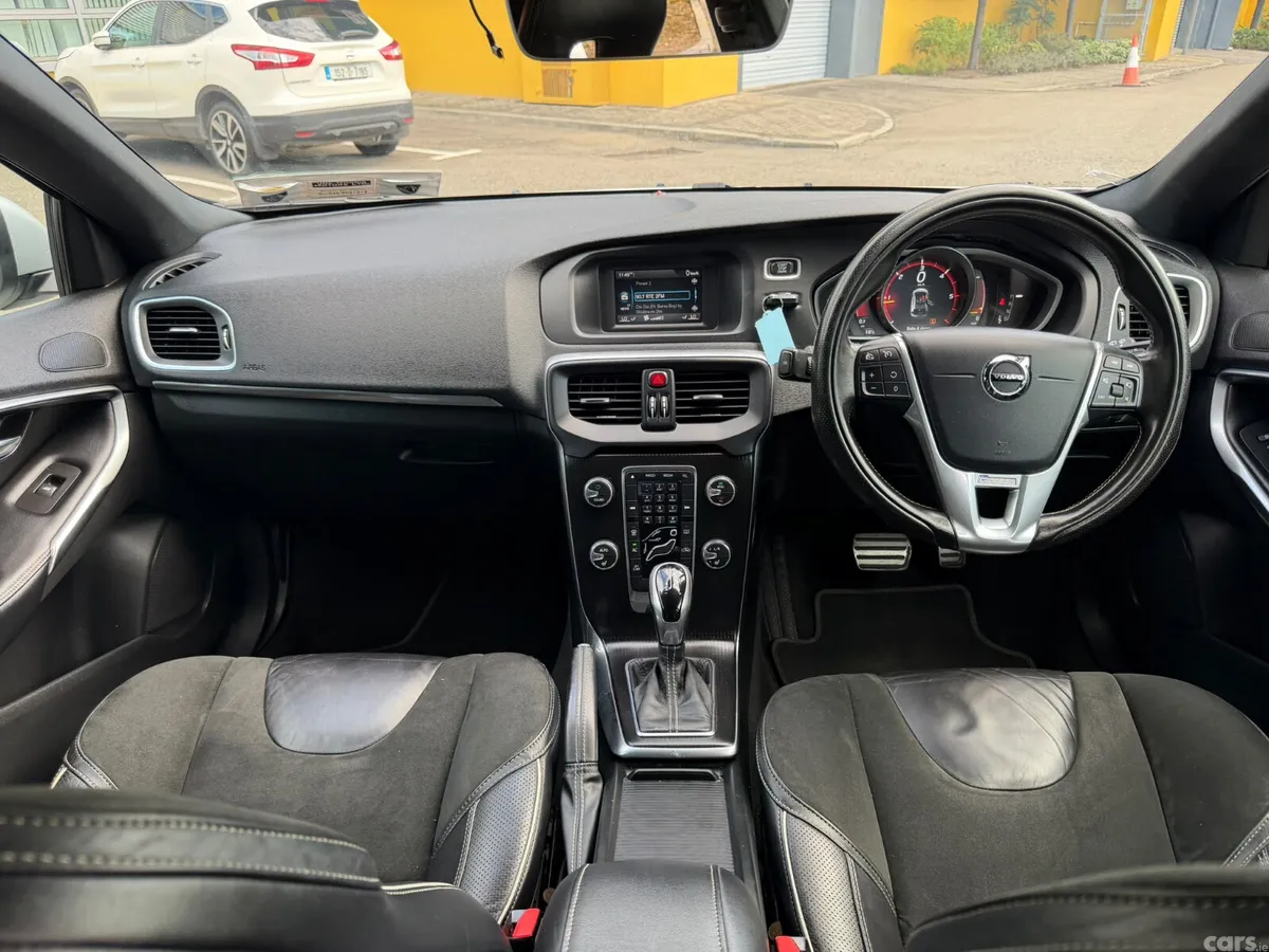 Volvo V40 Hatchback, Diesel, 2017, White