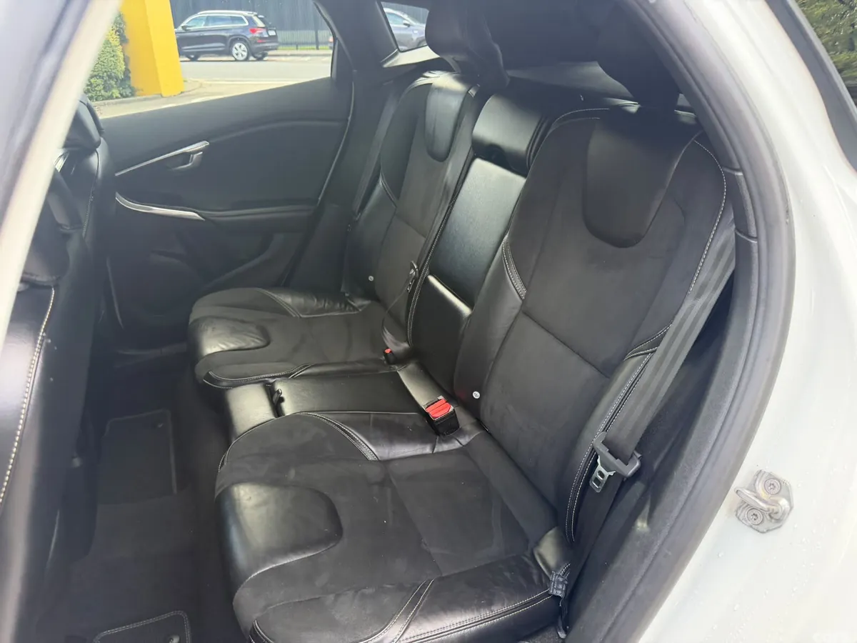 Volvo V40 Hatchback, Diesel, 2017, White