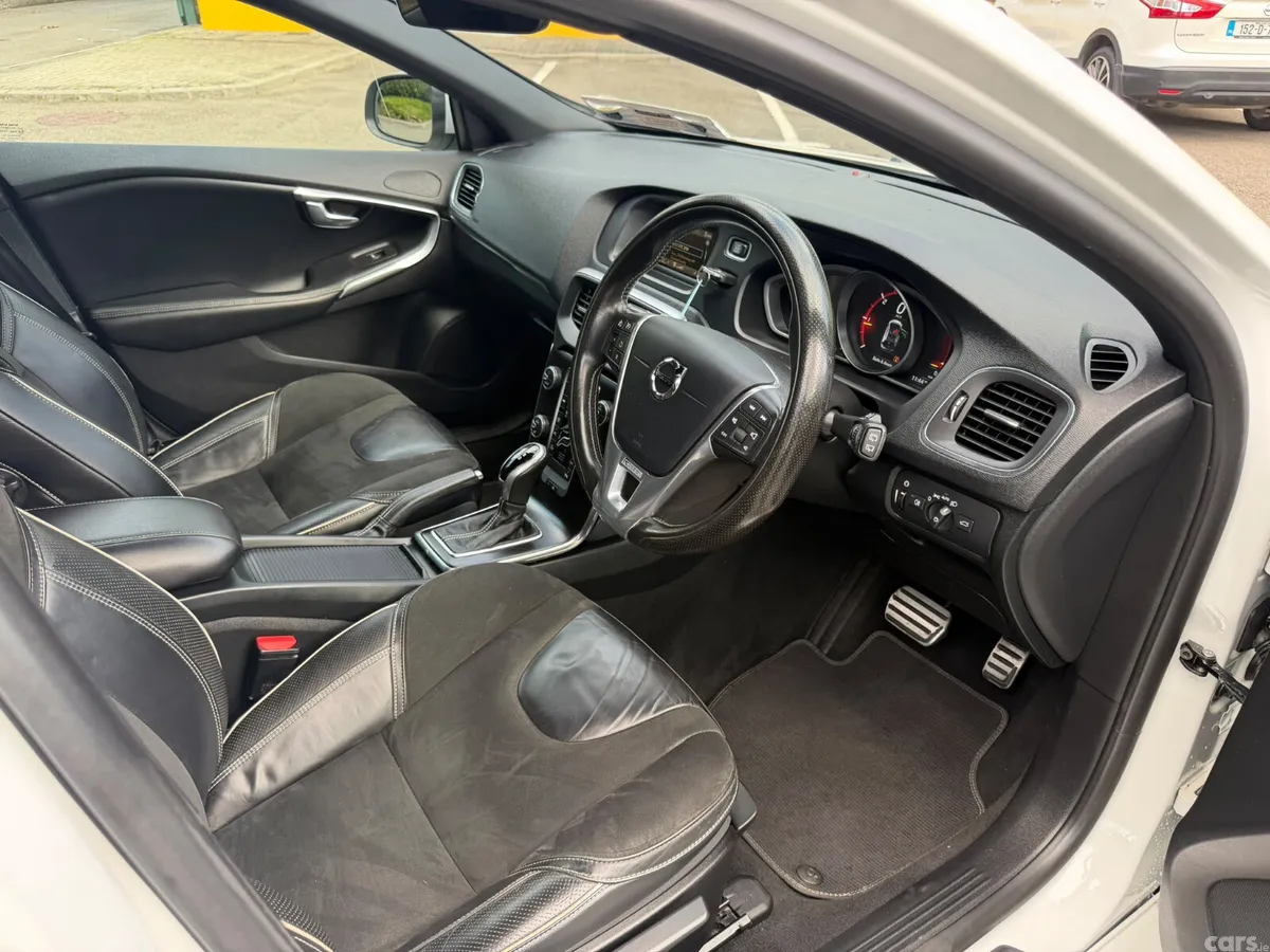 Volvo V40 Hatchback, Diesel, 2017, White