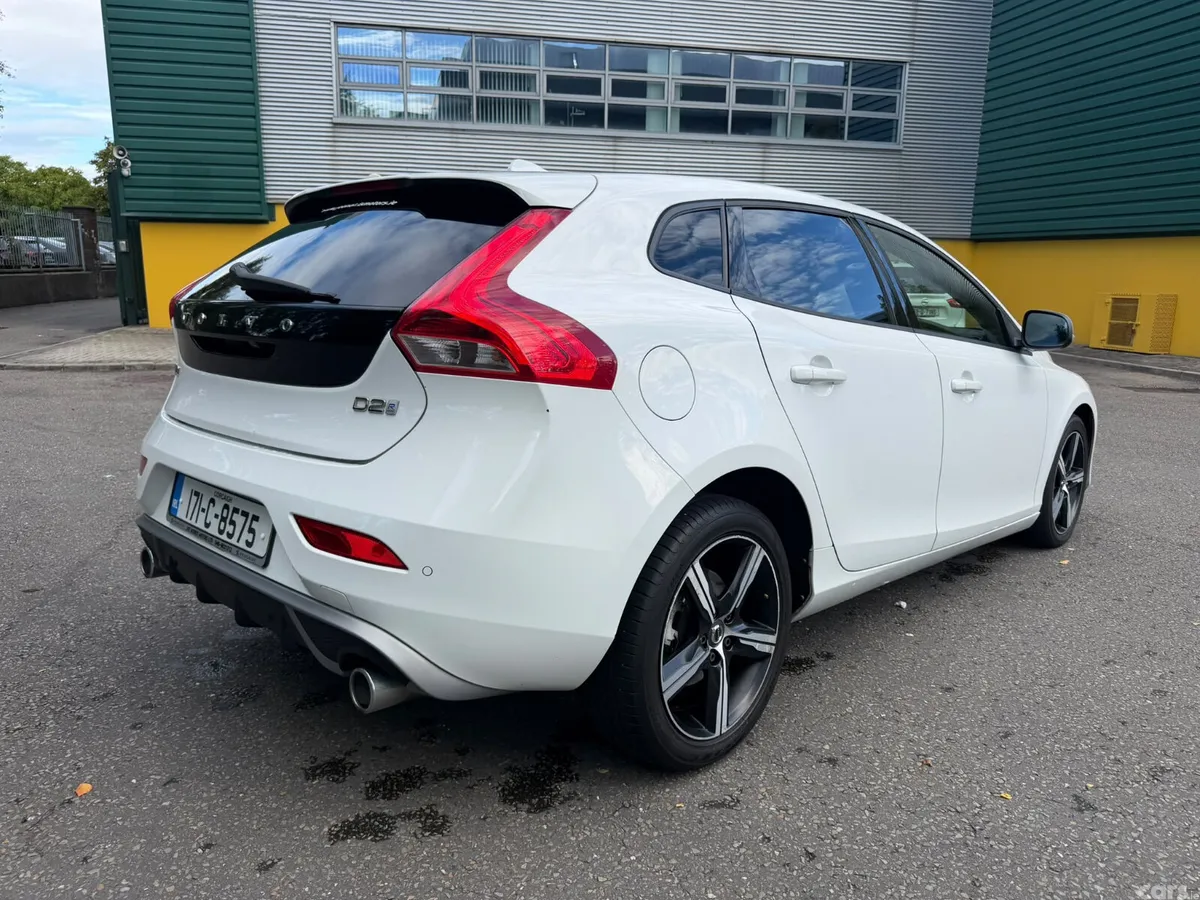 Volvo V40 Hatchback, Diesel, 2017, White
