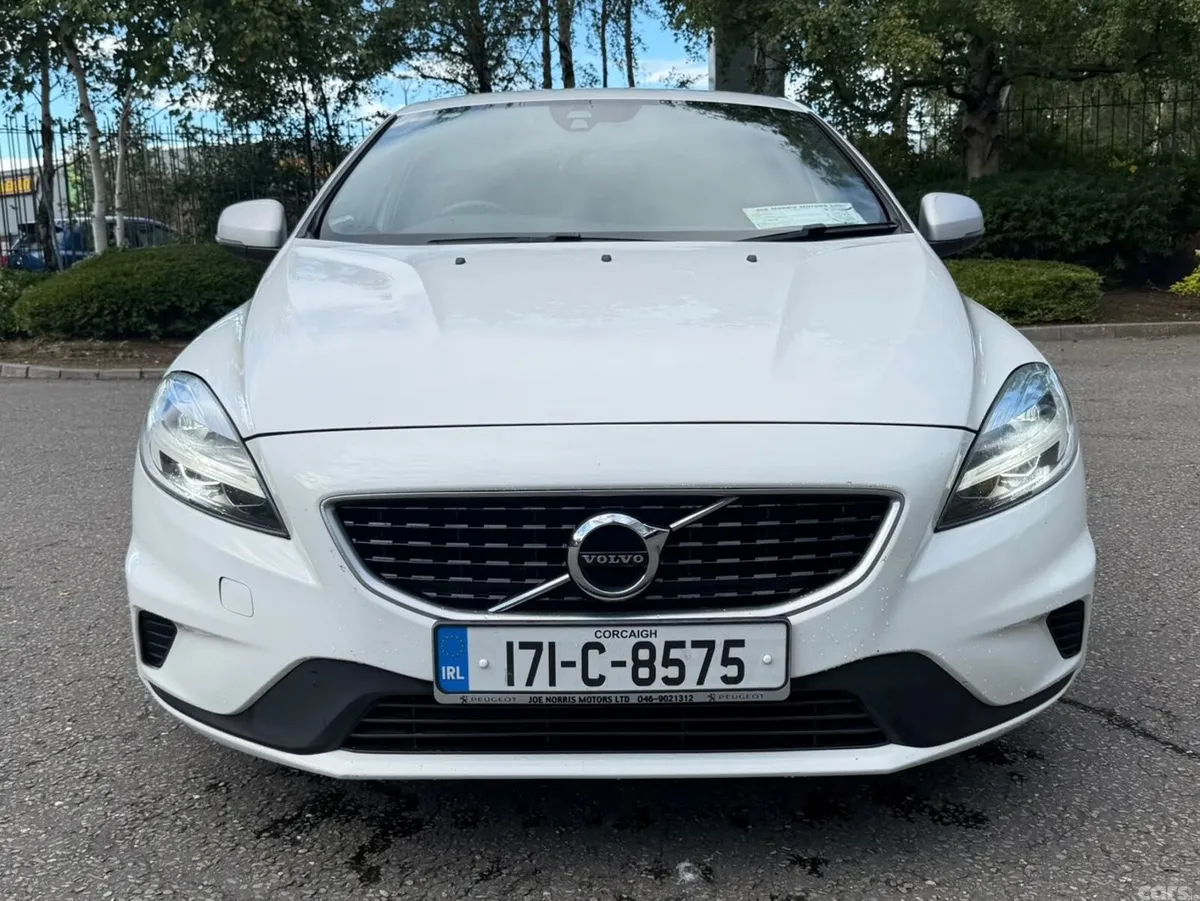 Volvo V40 Hatchback, Diesel, 2017, White