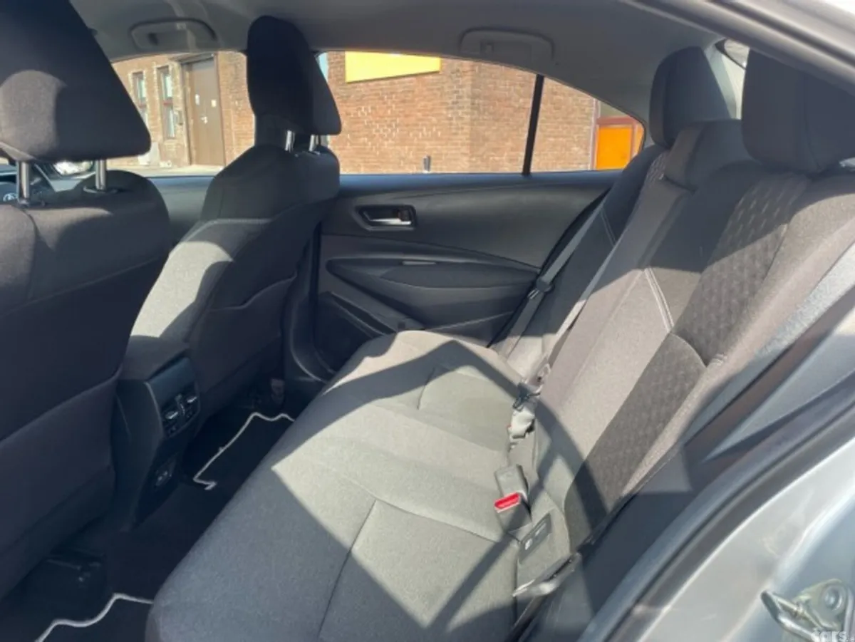 Toyota Corolla Saloon, Petrol Hybrid, 2024, Silver