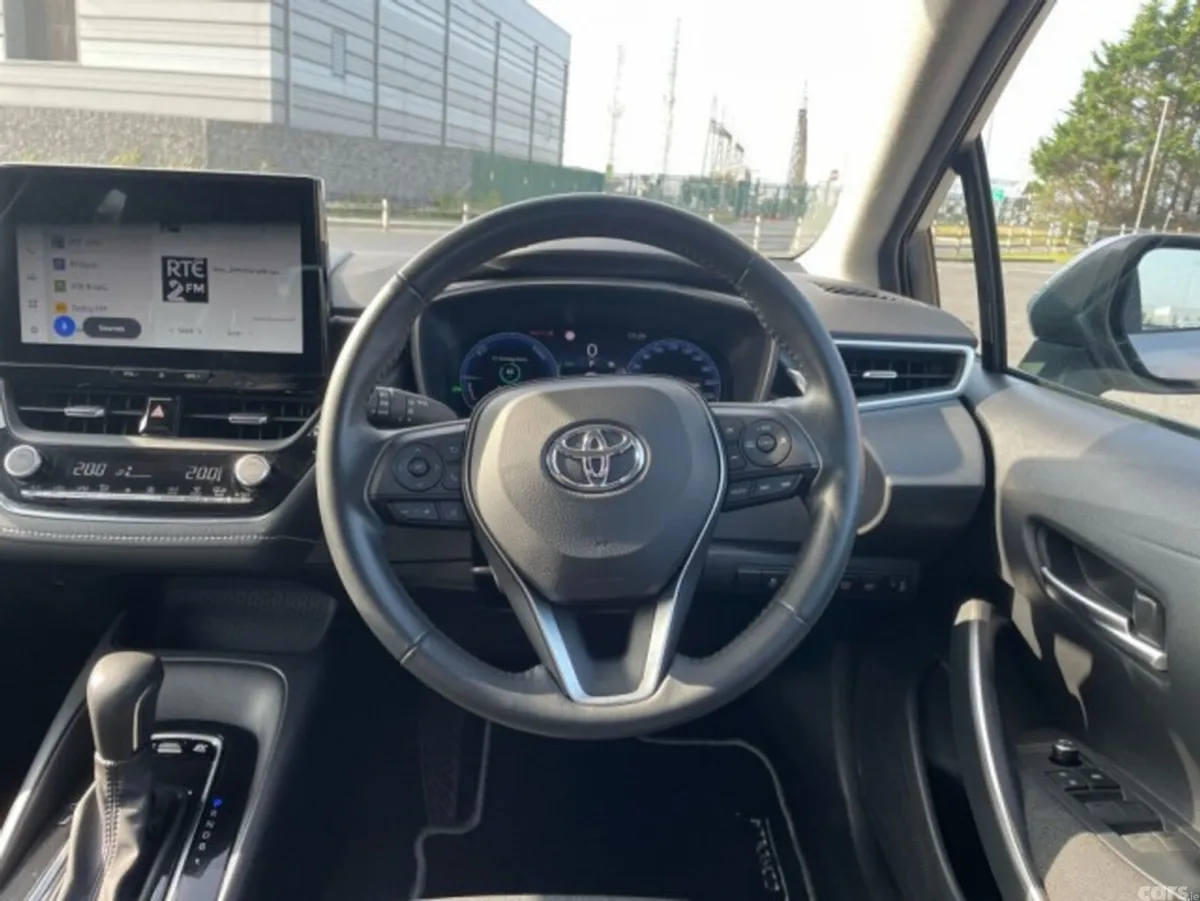 Toyota Corolla Saloon, Petrol Hybrid, 2024, Silver