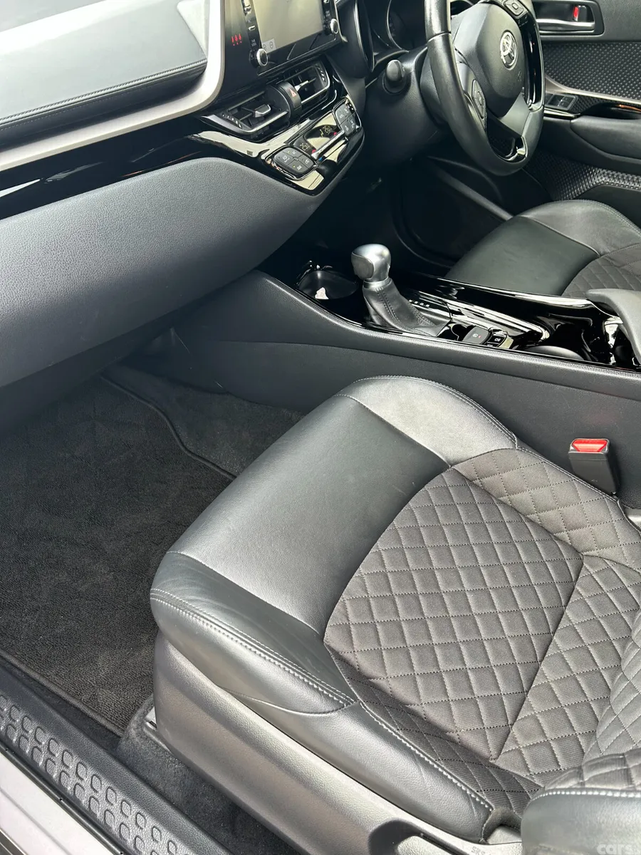 Toyota C-HR SUV, Petrol Hybrid, 2021, Grey