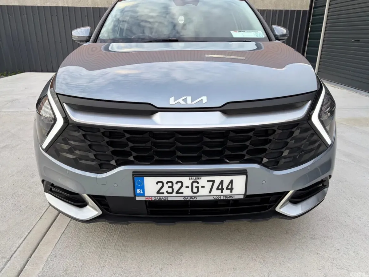 Kia Sportage SUV, Petrol Hybrid, 2023, Grey