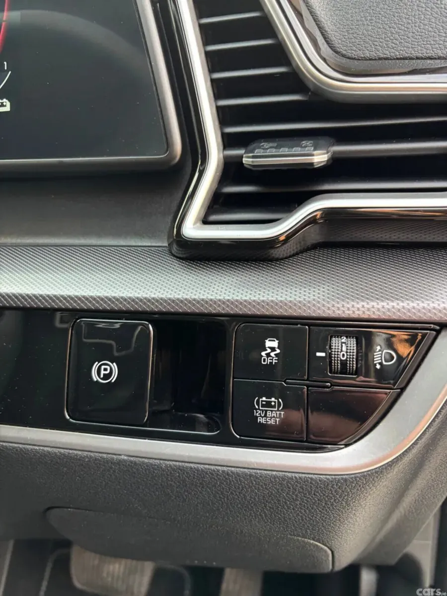 Kia Sportage SUV, Petrol Hybrid, 2023, Grey