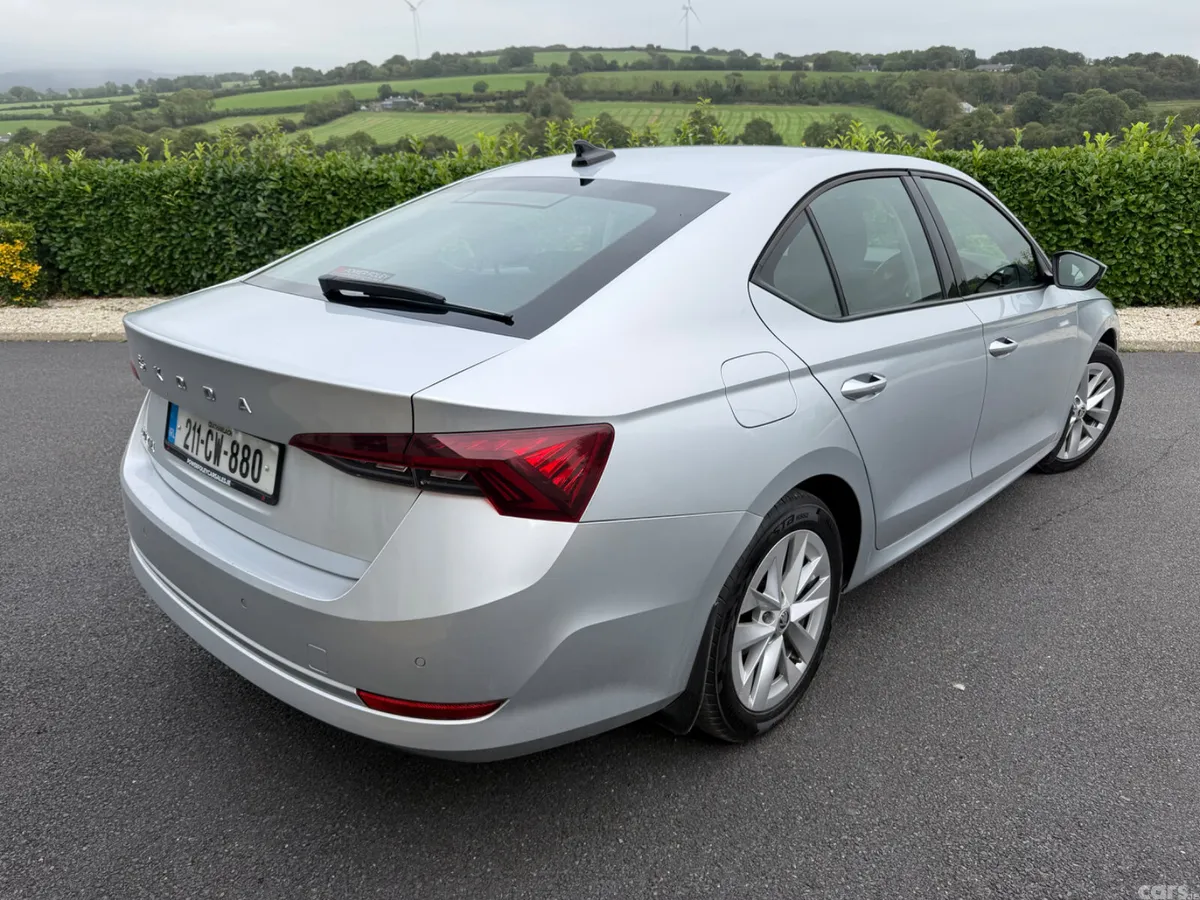Skoda Octavia Saloon, Diesel, 2021, Grey