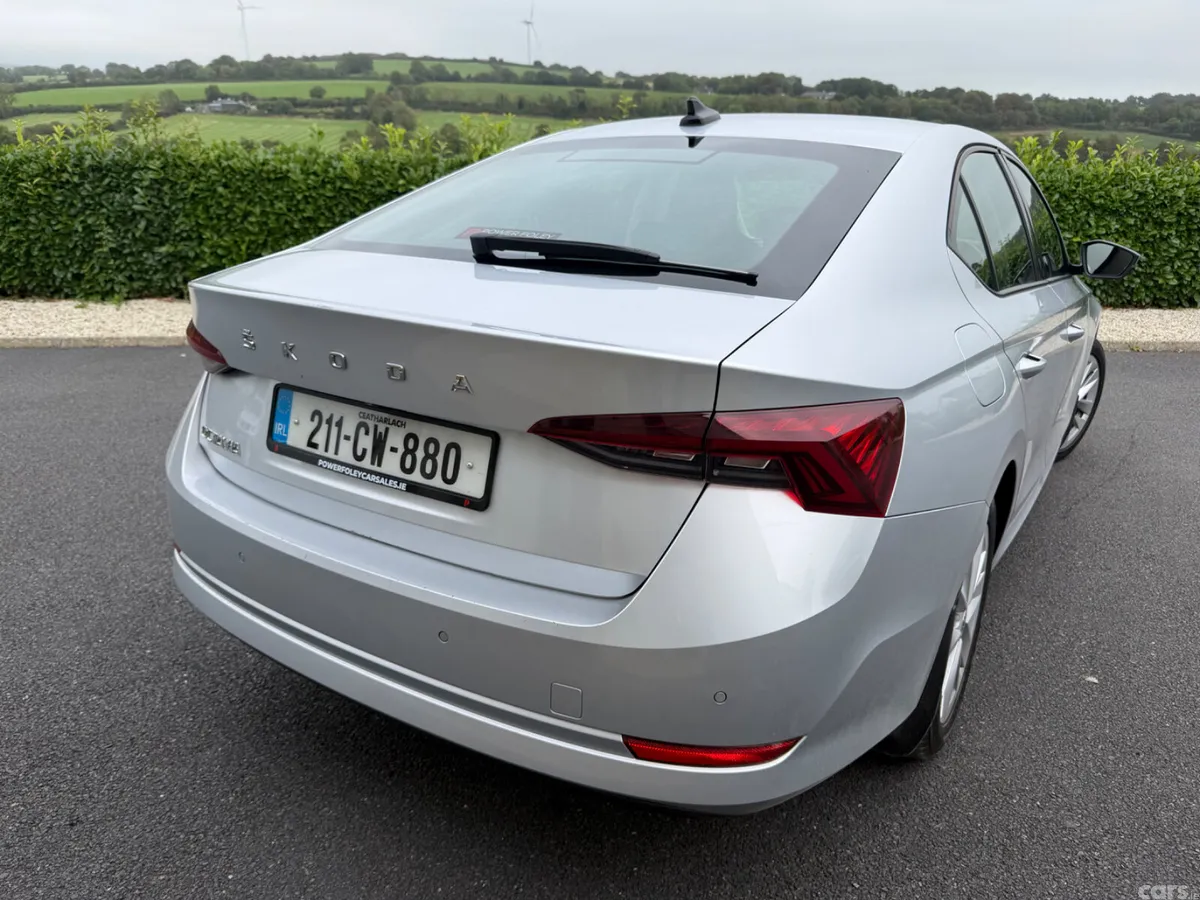 Skoda Octavia Saloon, Diesel, 2021, Grey