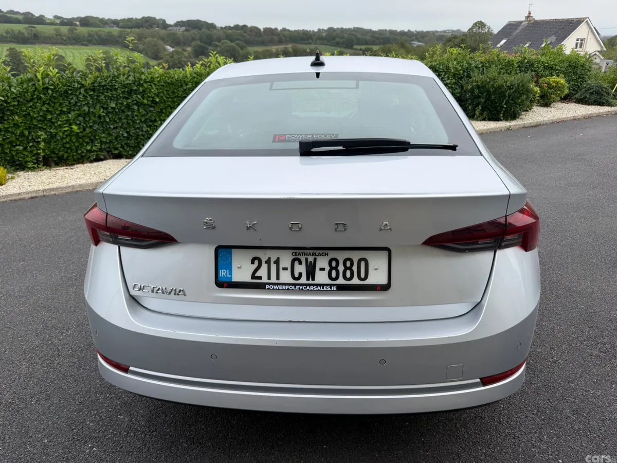 Skoda Octavia Saloon, Diesel, 2021, Grey