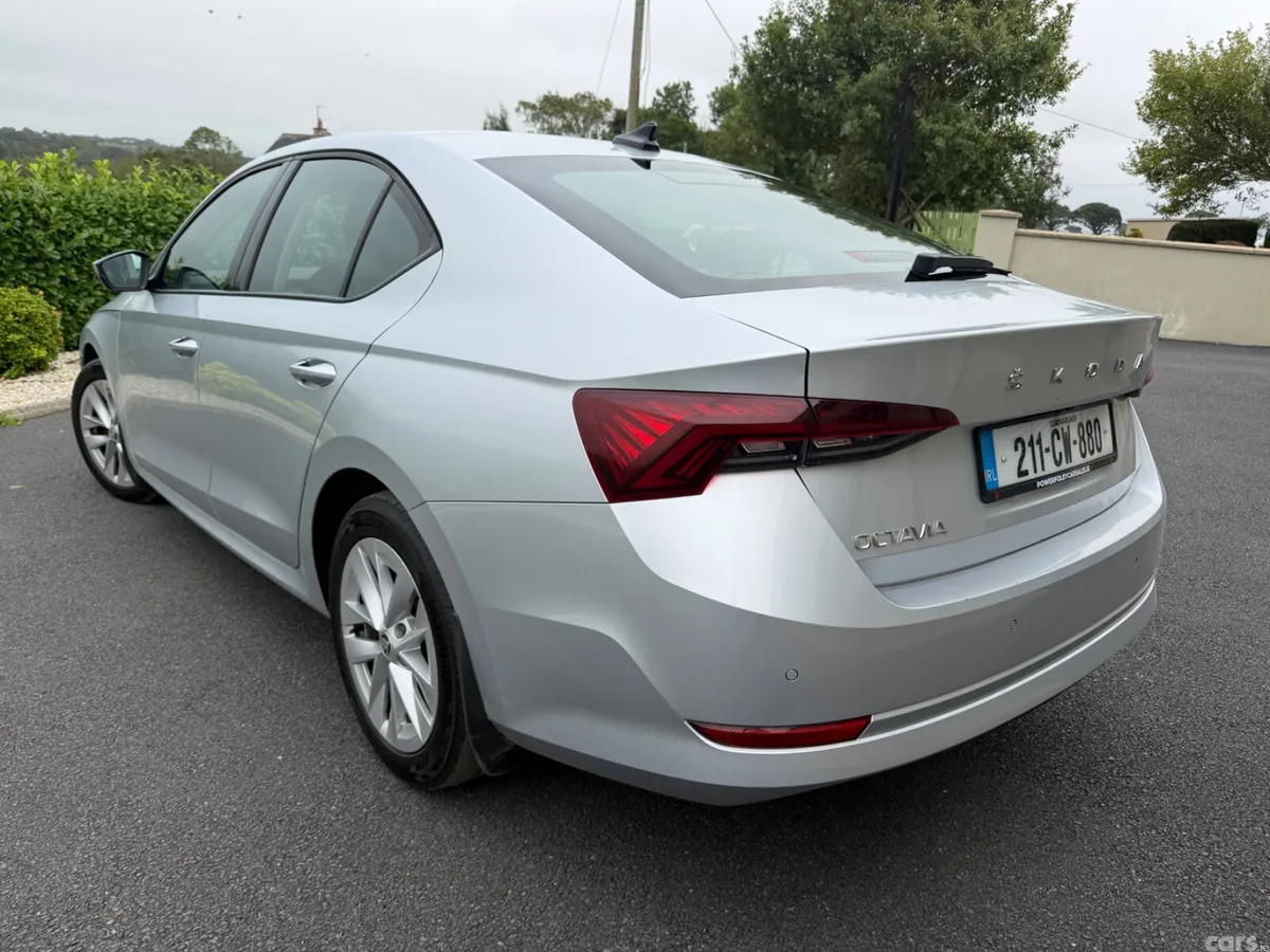 Skoda Octavia Saloon, Diesel, 2021, Grey