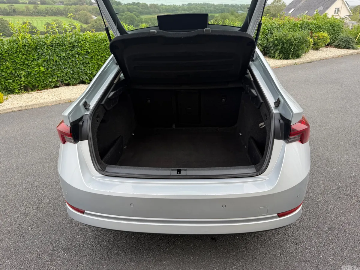 Skoda Octavia Saloon, Diesel, 2021, Grey