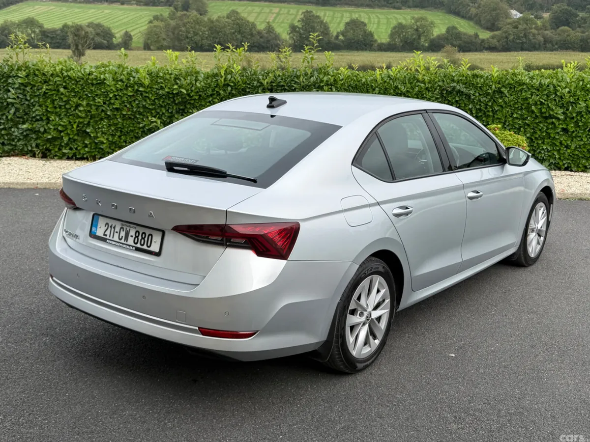Skoda Octavia Saloon, Diesel, 2021, Grey