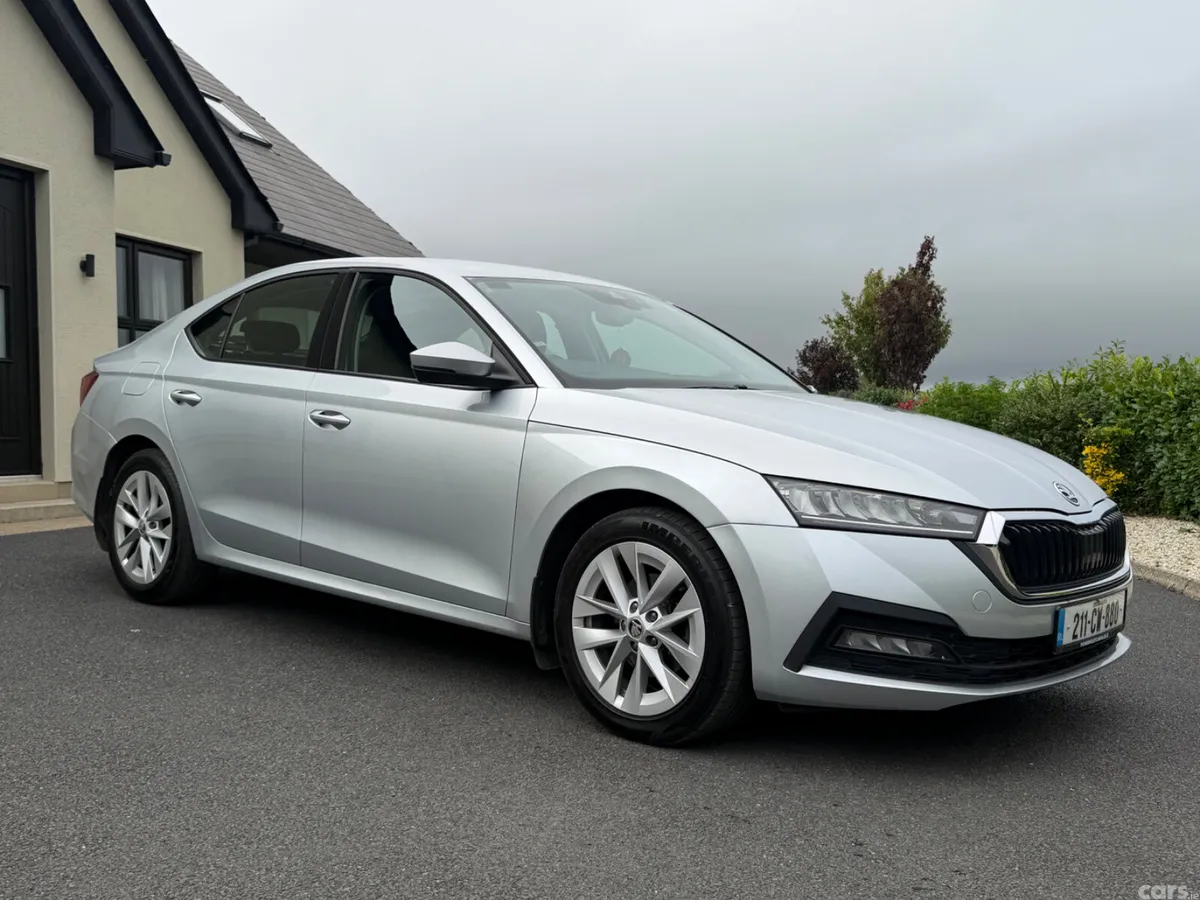 Skoda Octavia Saloon, Diesel, 2021, Grey